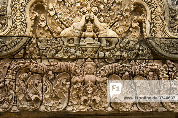 Verzierungen am Tempel Bantea Srey  Kambodscha  Südostasien