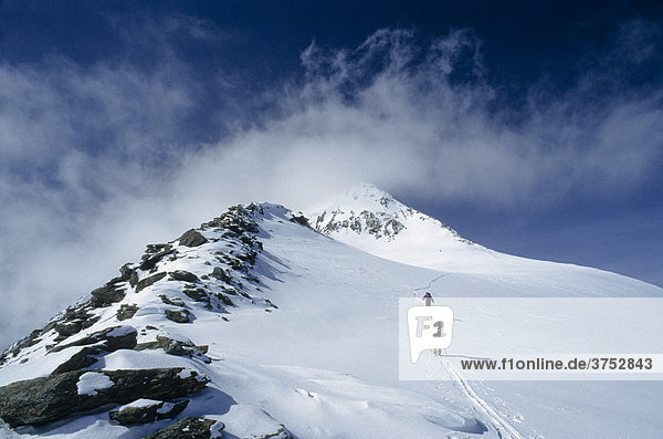 Ski tourers on their way up to the summit of Mt. Similaun  Tyrol  Austria  Europe