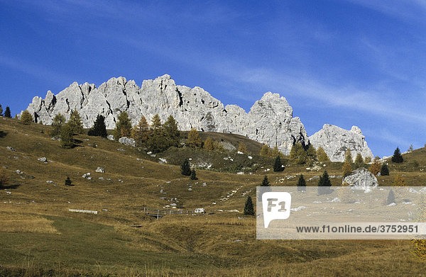 Grödener Joch im Herbst  Dolomiten  Südtirol  Italien  Europa
