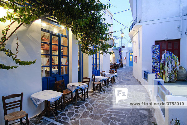 Alleyway in Plaka  Milos  Cyclades  Greece  Europe