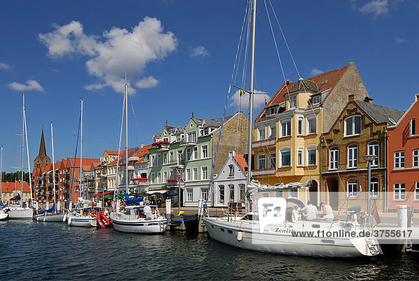Segelschiffe im Stadthafen von Sonderborg  Region Syddanmark  Dänemark  Skandinavien  Europa