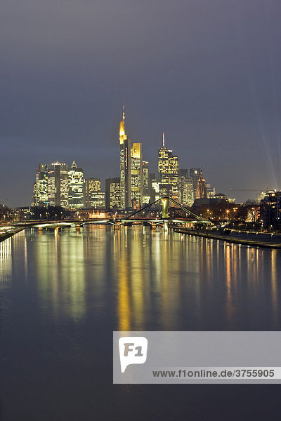 Skyline von Frankfurt am Main aus dem Osten  Frankfurt am Main  Hessen  Deutschland