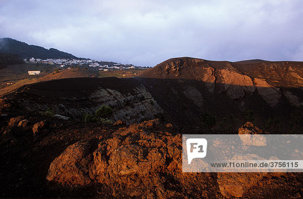 Vulkan San Antonio  Blick auf Fuencaliente  La Palma  Kanarische Inseln