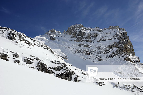 Verschneiter Felsgipfel im Rofan Gebirge  Tirol  Österreich  Europa