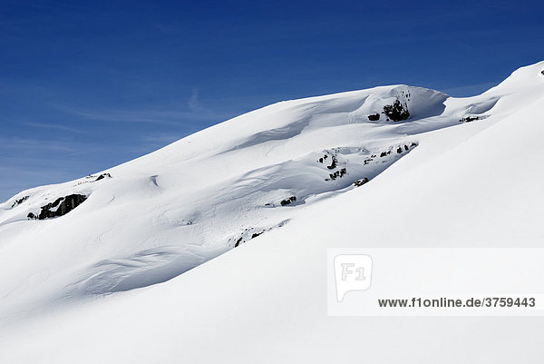 Schneewechte auf einem Bergkamm im Rofan Gebirge  Tirol  Österreich  Europa