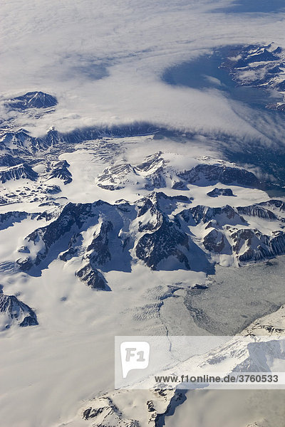 Berge und Gletscher  Spitzbergen  Norwegen