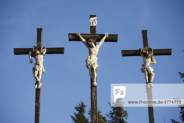 Drei Kreuze am Kreuzberg bei Bischofsheim  Rhön  Unterfranken  Bayern  Deutschland