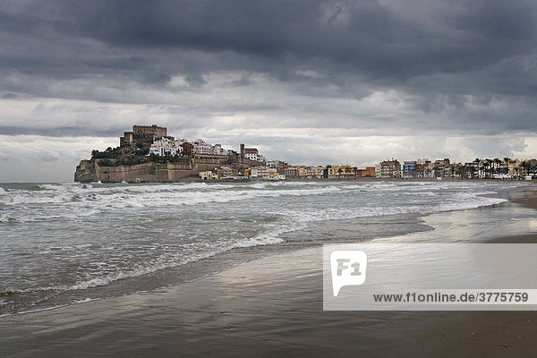 Gewitterstimmung am Strand von Peniscola  Costa Azahar  Spanien  Europa