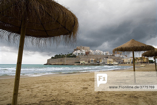 Empty beach  fortress of Peniscola  Costa Azahar  Spain  Europe