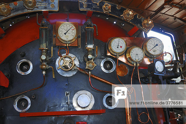 Kontrollinstrumente historische Dampflokomotive Rovos Rail (Zug)  luxuriösester Zug der Welt  Südafrika