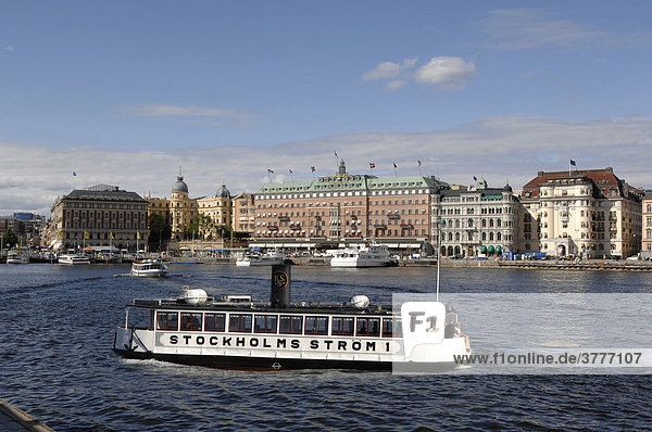 Ausflugsdampfer im Altstadthafen Stockholm  Schweden