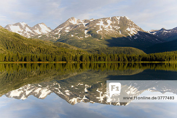 Reflectierende Berge  Lake Lindemann  Chilkoot Pass / Trail  British Columbia  B.C.  Canada