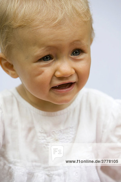 Portrait eines 10 Monate alten Mädchens