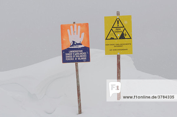 Warning signs about alpine dangers