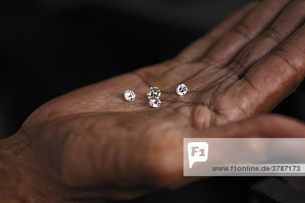 Diamantenschleiferei  Cempaka  Süd-Kalimantan  Borneo  Indonesien