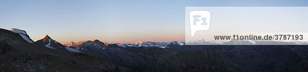 Blick vom Gran Paradiso 4061m auf Westalpen  Aostatal  Italien