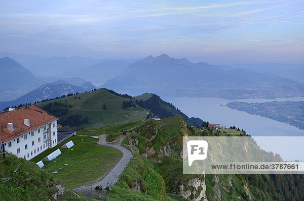 Rigi mit Blick auf den Pilatus  Zentralschweiz  Luzern  Schweiz