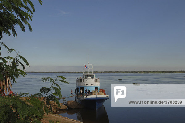 Rio Paraguay mit Schiff  Concepcion  Paraguay
