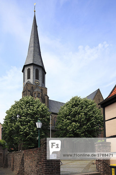 Gemeindekirche Sankt Martinus  Zons  Dormagen  Nordrhein-Westfalen  Deutschland  Europa