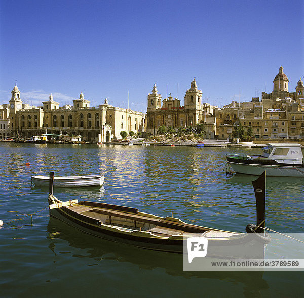 Malta Valletta von Senglea über Dockyard Creek nach Vittoriosa