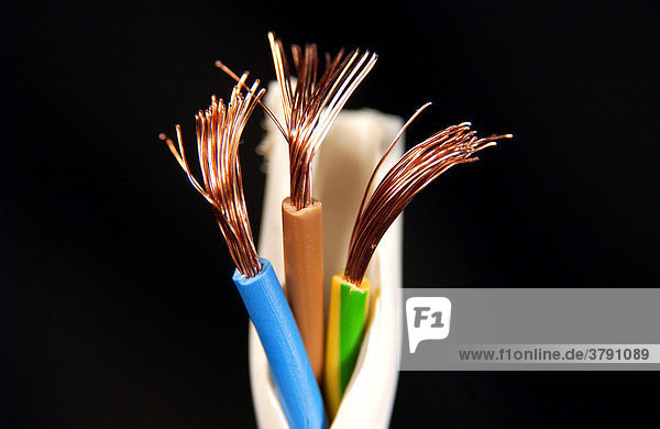 Power cable with open islotation