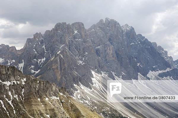 Geisler Spitzen von der Zanser Alm aus gesehen  Dolomiten  Südtirol  Italien