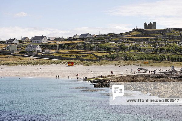Strand und Siedlung  Inis Oirr  Aran Inseln  Irland