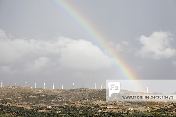 Regenbogen über Windkraftwerk bei Palekastro  Ostkreta  Kreta  Griechenland