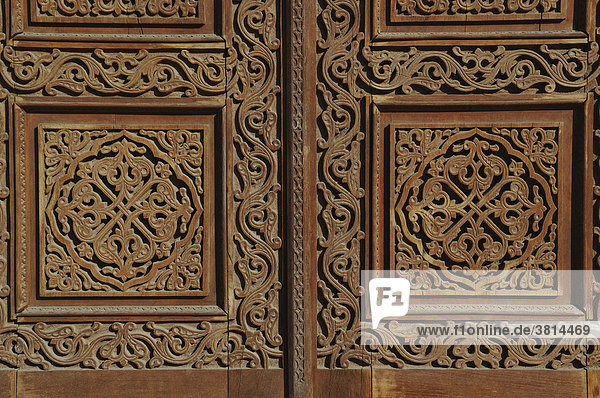 Door with carvings Uzbekistan
