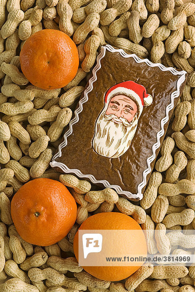 Gingerbread  peanuts and tangerines