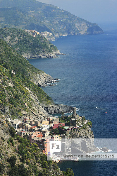 Blick auf Vernazza  Cinque Terre  Ligurien  Italien
