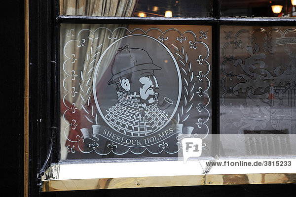 Fenster vom Sherlock Holmes Pub in London  England