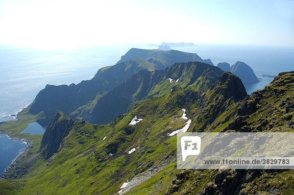 Blick Vom Berg Mannen Auf Berge Und Meer Moskenesoy Lofoten Norwegen