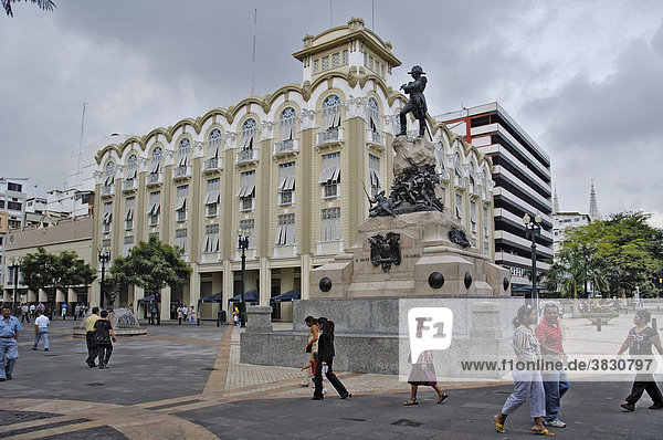 Schlachtendenkmal nahe dem Gouvernment Palast in Guayaquil Ekuador  Suedamerika