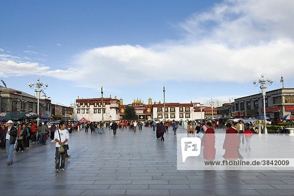 Monks in front of Jokhang Temple  Barkhor  Lhasa  Tibet  China  Asia