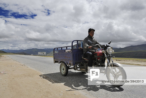 Tibetans on motorcycle near Yangpachen  Lhasa  Tibet  China  Asia