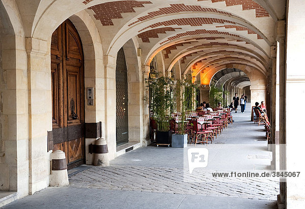 Arcade with a restaurant terrace on the Place des Vosges  Marais district  Paris  Ile de France region  France  Europe