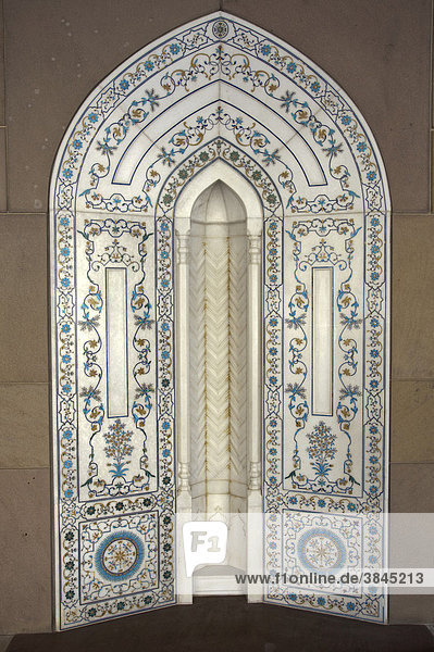 Schmucknische in Säulengang  Sultan Quaboos Grand Mosque  Capital Area  Oman  Naher Osten