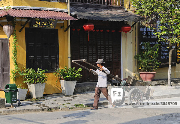 Straßenszene  Hoi An  Vietnam  Südostasien