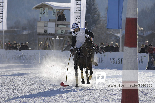 Reto Mario Gaudenzi vom Team Valartis Group  Snow Arena Polo World Cup 2009  Poloturnier  Kitzbühel  Tirol  Österreich  Europa