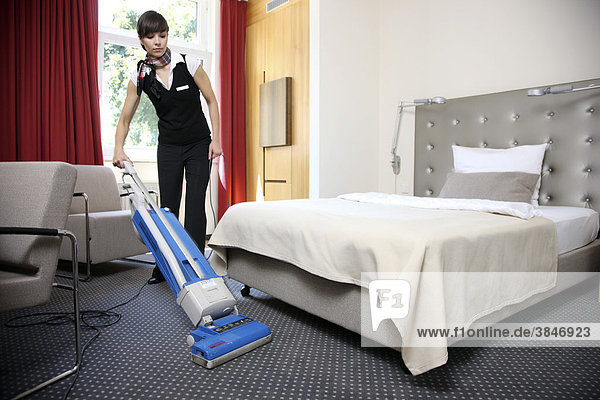 Hotel Management trainee working in a hotel  room service  Essen  North Rhine-Westphalia  Germany  Europe