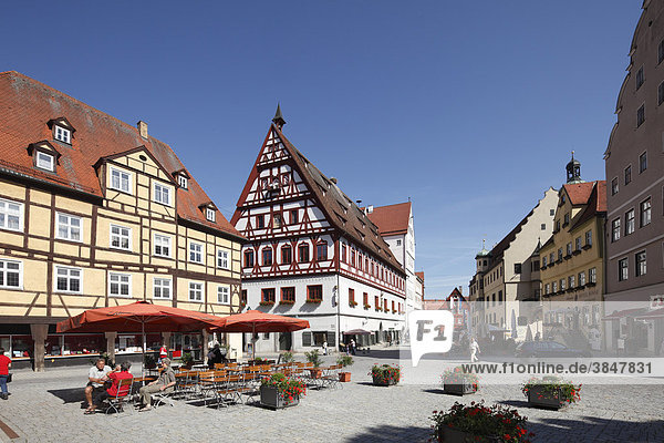 Marktplatz mit Tanzhaus  Nördlingen  Schwaben  Bayern  Deutschland  Europa