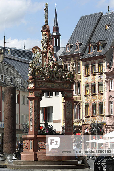 The Marktbrunnen market fountain on the Marktplatz marketplace in Mainz  Rhineland-Palatinate  Germany  Europe