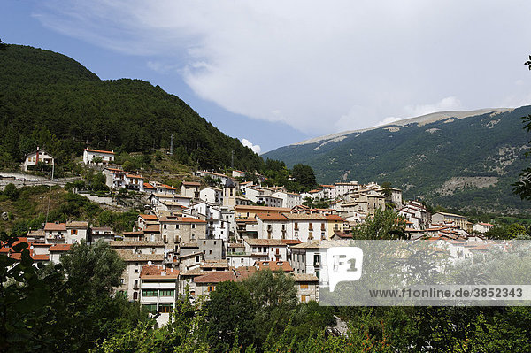 Villetta Barrea  Nationalpark Abruzzen  Provinz L'Aquila  Apennin  Abruzzen  Abruzzo  Italien  Europa