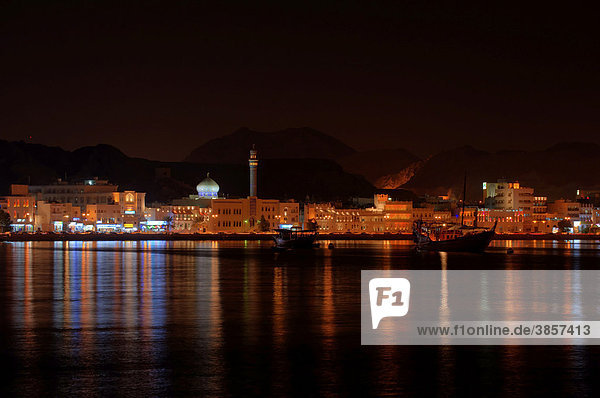 Corniche von Mutrah am Abend  Oman  Naher Osten