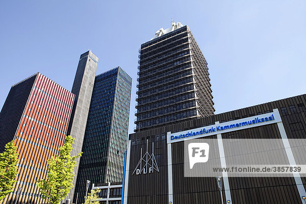 Links das ehemalige  asbestverseuchte Hochhaus der Deutschen Welle  rechts die Gebäude des Deutschlandradios  Deutschlandfunk  Raderberggürtel  Köln  Nordrhein-Westfalen  Deutschland  Europa