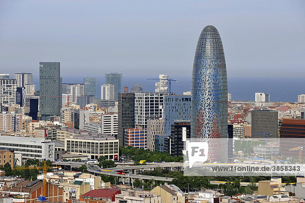 Blick auf Torre Agbar  PlaÁa de les Glories Catalanes  Barcelona  Katalonien  Spanien  Europa