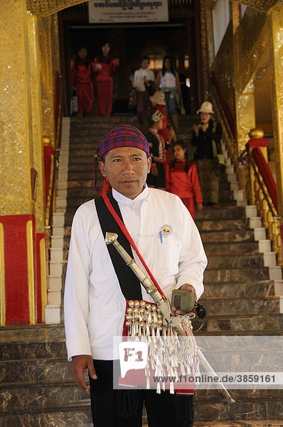 Mann in Tracht  Myanmar  Birma  Burma  Südostasien  Asien