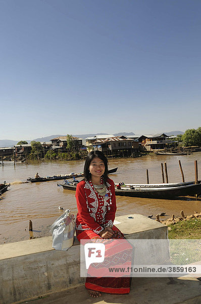 Chin Frau  ethnische Minderheit  in ihrer Tracht  Myanmar  Birma  Burma  Südostasien  Asien