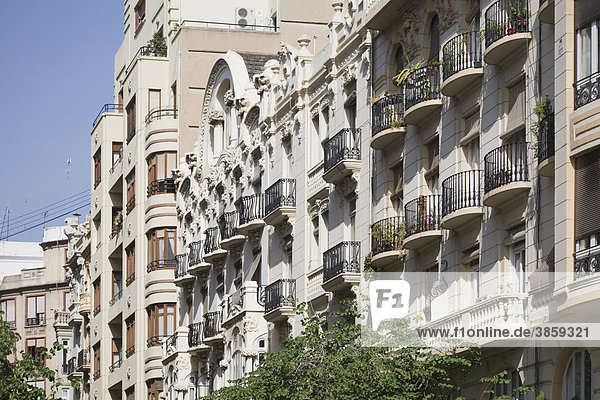 Wohnhäuser nahe des Mercado de Colon im Stadtteil Eixample  Valencia  Comunidad Valenciana  Spanien  Europa